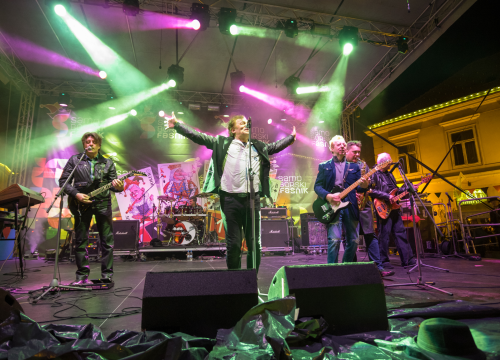 Ukinuta je privremena sudska mjera, Houra i bend smiju nastupati kao Prljavo kazalište