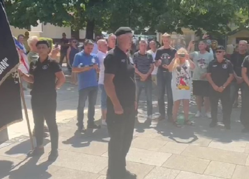 Članovi udruge 9. bojne HOS-a u Kninu ponovno uzvikivali 'Za dom spremni'