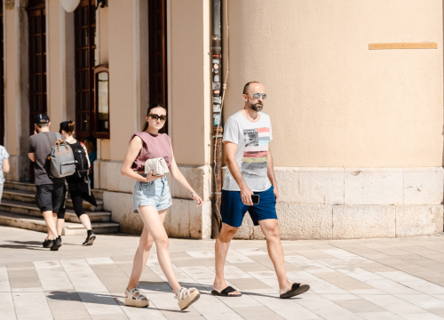 Fotografija 9 - Lijepe sugrađanke šarenim modnim kombinacijama ukrale sve poglede u centru grada