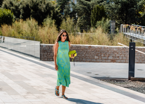 Fotografija 3 - Lijepe sugrađanke šarenim modnim kombinacijama ukrale sve poglede u centru grada