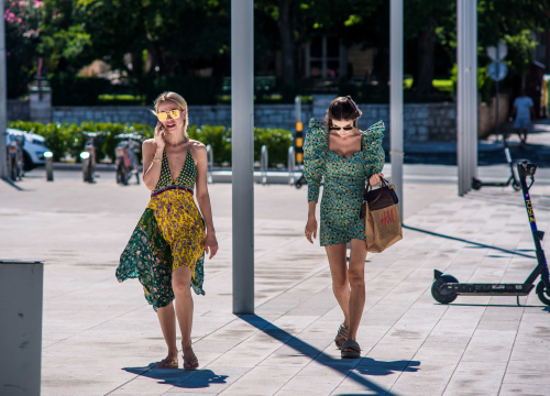 Lijepe sugrađanke šarenim modnim kombinacijama ukrale sve poglede u centru grada