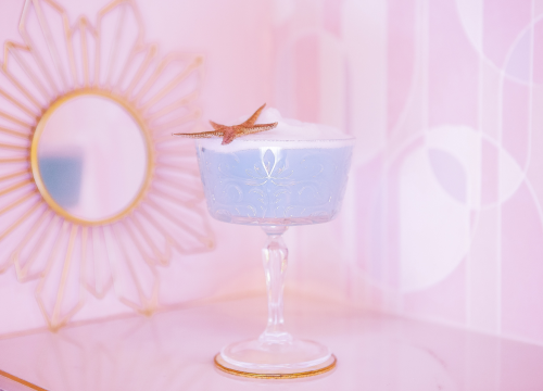 Napravite ljubičasti džin-tonik koji će vas osvojiti i okusom i izgledom