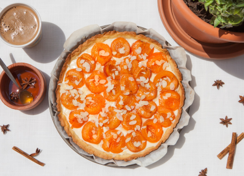 Ljetni kolač s jogurtom i marelicama koji se topi u ustima