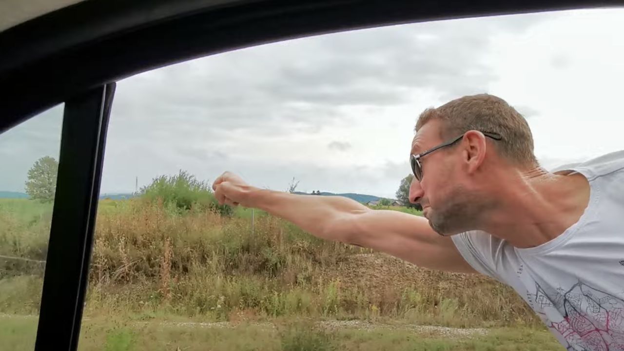 Klapu Intrade posjetio Superman, ekipa na Facebooku umire od smijeha