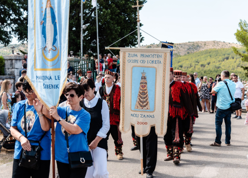 Fotografija 2 - Održana i svečana procesija: Središnju misu predvodio šibenski biskup Tomislav Rogić