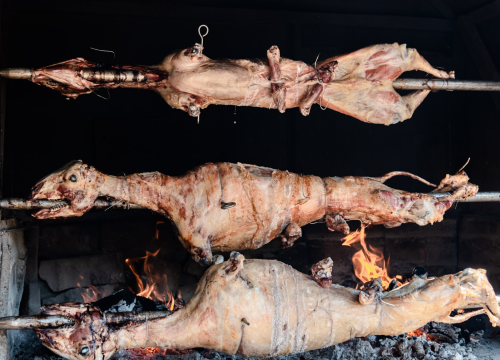Fotografija 6 - Janjetine nema, ali ima kukuruza: Pečenog, kuhanog i u obliku kokica. I brdo plastike