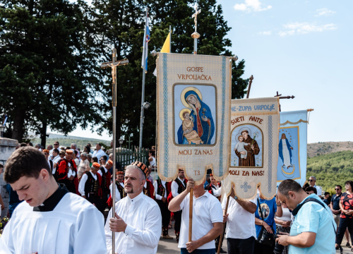 Fotografija 8 - Održana i svečana procesija: Središnju misu predvodio šibenski biskup Tomislav Rogić