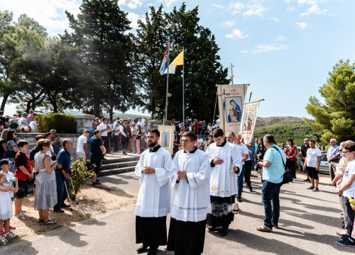 Fotografija 12 - Održana i svečana procesija: Središnju misu predvodio šibenski biskup Tomislav Rogić