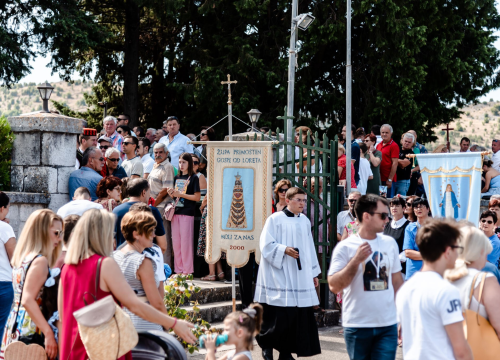 Fotografija 10 - Održana i svečana procesija: Središnju misu predvodio šibenski biskup Tomislav Rogić