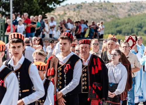 Fotografija 15 - Održana i svečana procesija: Središnju misu predvodio šibenski biskup Tomislav Rogić