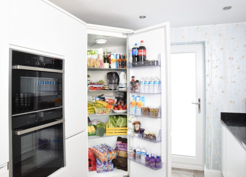 Što će se dogoditi ako toplu hranu spremite u hladnjak?