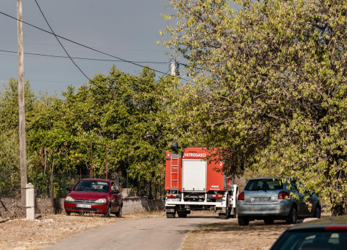 Fotografija 24 - U tijeku sanacija požarišta u Vrpolju: Na terenu 60 vatrogasaca i 21 vozilo