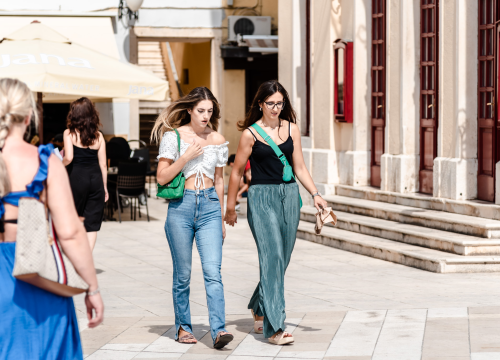 Fotografija 9 - Lepršave i prozračne haljine zavladale gradom: Provjerite tko nam je upao u oko!