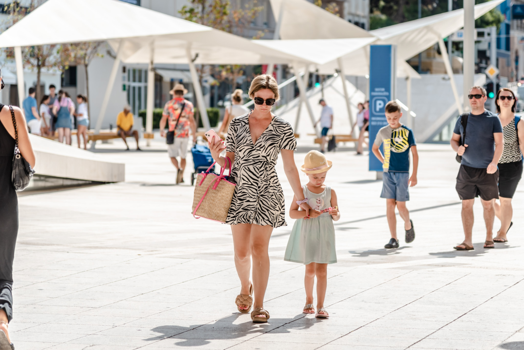 Lepršave i prozračne haljine zavladale gradom: Provjerite tko nam je upao u oko!