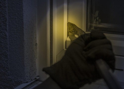 Provalio u kuću 83-godišnjakinje i ukrao kućanske aparate