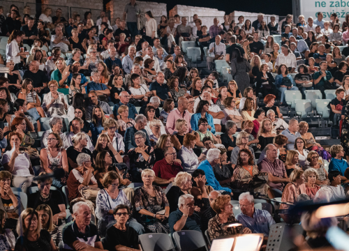 Fotografija 2 - Od Zvona moga grada do Noćas te sanjam majko: Prava šibenska večer na Mihovilu uz Glazbu i 4 Tenora