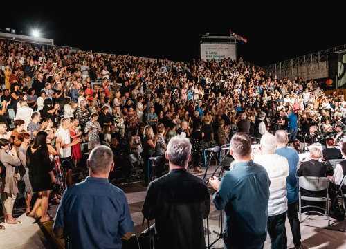 Fotografija 22 - Od Zvona moga grada do Noćas te sanjam majko: Prava šibenska večer na Mihovilu uz Glazbu i 4 Tenora