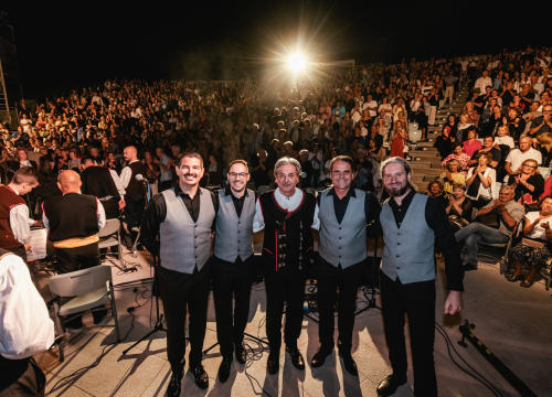Fotografija 25 - Od Zvona moga grada do Noćas te sanjam majko: Prava šibenska večer na Mihovilu uz Glazbu i 4 Tenora