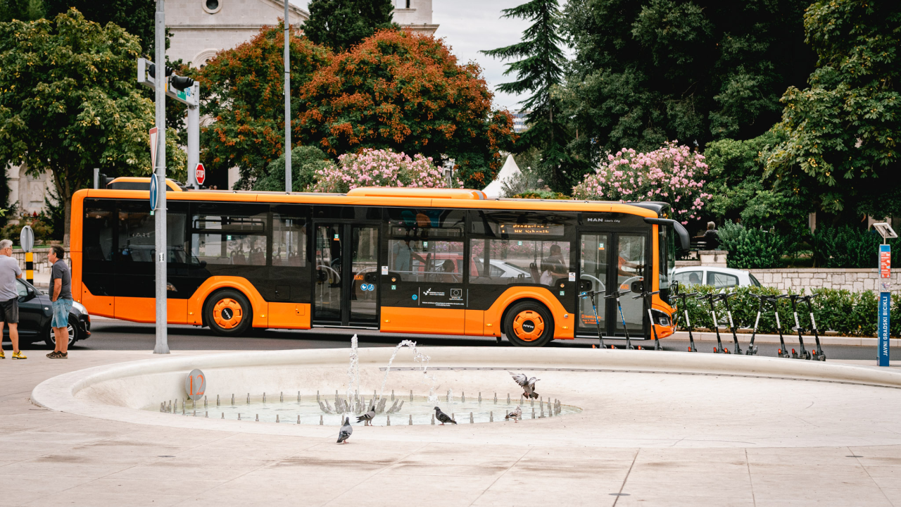 Prvi dan novog gradskog prijevoza: 'Veliki je ovo napredak od vremena kad nitko nije imao pojma kad će bus doći'