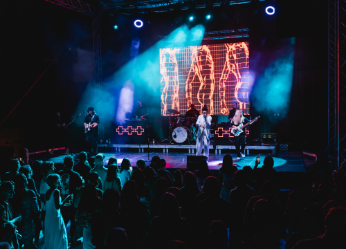 Fotografija 8 - I Meghan Markle bi plesala da je bila na sv. Mihovilu: Konstraktin ‘zdrav’ plesnjak za publiku od vrtića do umirovljenika!