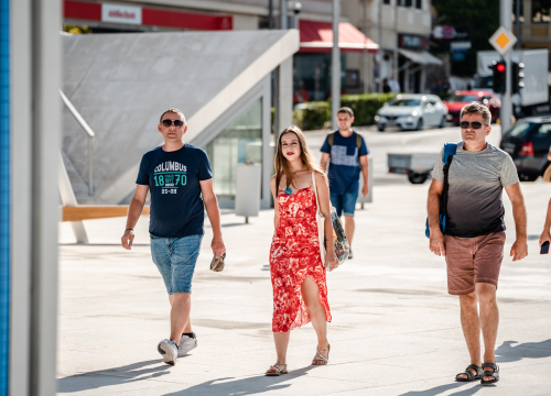 Fotografija 5 - Šibenske ulice kao modne piste: Pogledajte koje su nam trendi kombinacije zapele za oko