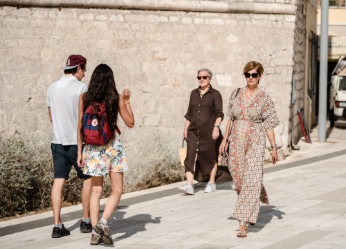 Fotografija 4 - Šibenske ulice kao modne piste: Pogledajte koje su nam trendi kombinacije zapele za oko