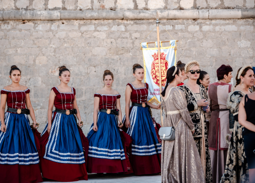 Fotografija 3 - Mačevanjem povijesnih postrojbi na Poljani počela 'Opsada Šibenika 1647.'