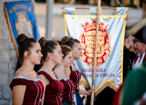 Fotografija 6 - Mačevanjem povijesnih postrojbi na Poljani počela 'Opsada Šibenika 1647.'