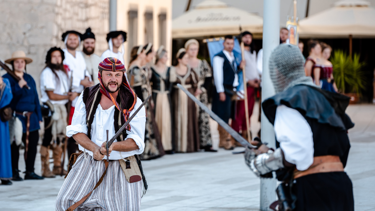 Mačevanjem povijesnih postrojbi na Poljani počela 'Opsada Šibenika 1647.'