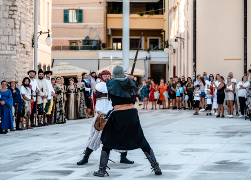 Fotografija 19 - Mačevanjem povijesnih postrojbi na Poljani počela 'Opsada Šibenika 1647.'