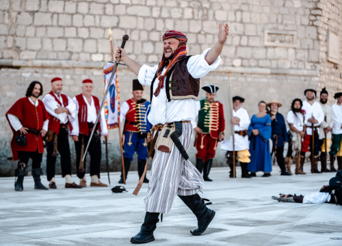 Fotografija 21 - Mačevanjem povijesnih postrojbi na Poljani počela 'Opsada Šibenika 1647.'