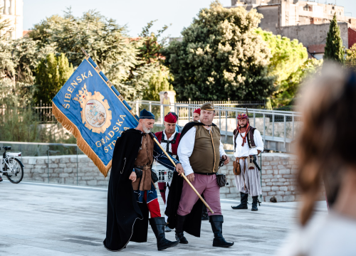 Fotografija 22 - Mačevanjem povijesnih postrojbi na Poljani počela 'Opsada Šibenika 1647.'