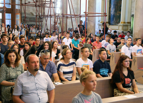 Fotografija 1 - U katedrali misa za srednjoškolce. Biskup učenicima poručio da budu sol i svjetlo svijeta