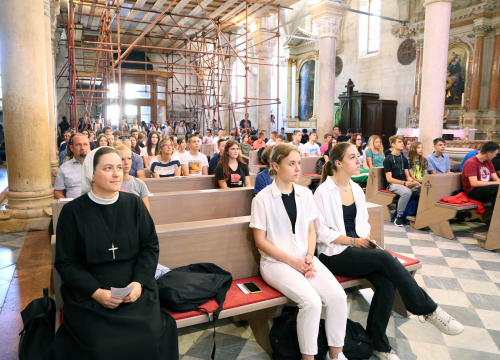 Fotografija 4 - U katedrali misa za srednjoškolce. Biskup učenicima poručio da budu sol i svjetlo svijeta