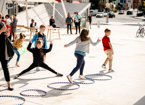 Fotografija 2 - Poljana puna djece: Voze električne romobile i bicikle, uče o sigurnosti u prometu