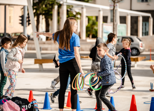 Fotografija 4 - Poljana puna djece: Voze električne romobile i bicikle, uče o sigurnosti u prometu