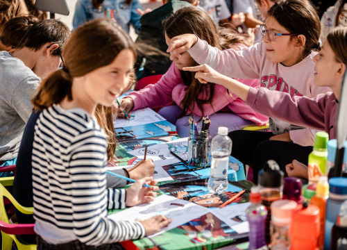 Fotografija 6 - Poljana puna djece: Voze električne romobile i bicikle, uče o sigurnosti u prometu