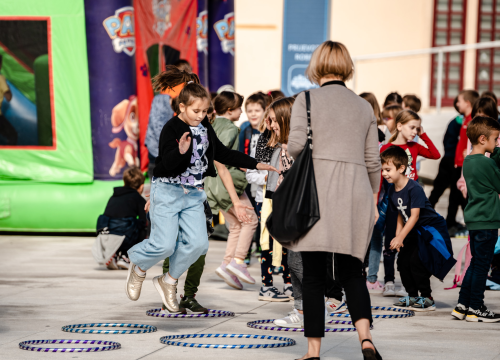 Fotografija 8 - Poljana puna djece: Voze električne romobile i bicikle, uče o sigurnosti u prometu