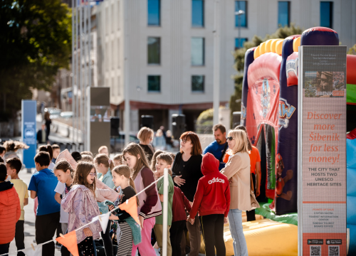 Fotografija 9 - Poljana puna djece: Voze električne romobile i bicikle, uče o sigurnosti u prometu