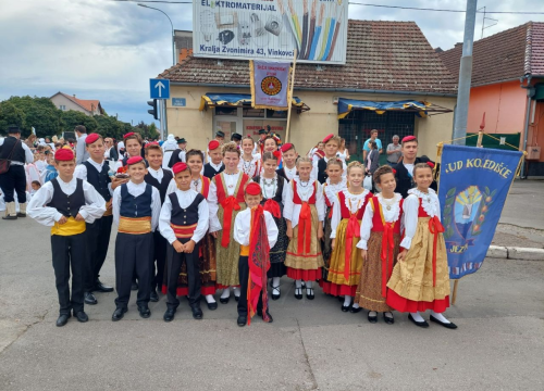 Mlada skupina KUD-a Koledišće nastupila na Dječjim vinkovačkim jesenima