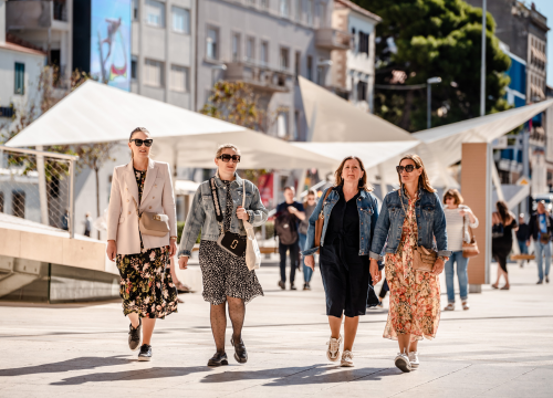 Trendi dame iz đira po gradu dat će vam ideje kako se odjenuti za prvi val zahlađenja!