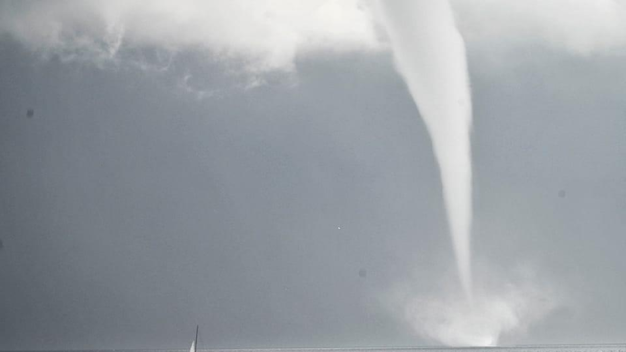 Velika pijavica pred Splitom, zaprijetila i jedriličarima Mrdujske regate