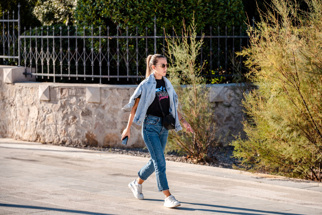 Lijepe dame u urbanim i opuštenim kombinacijama ukrale sve poglede u gradu