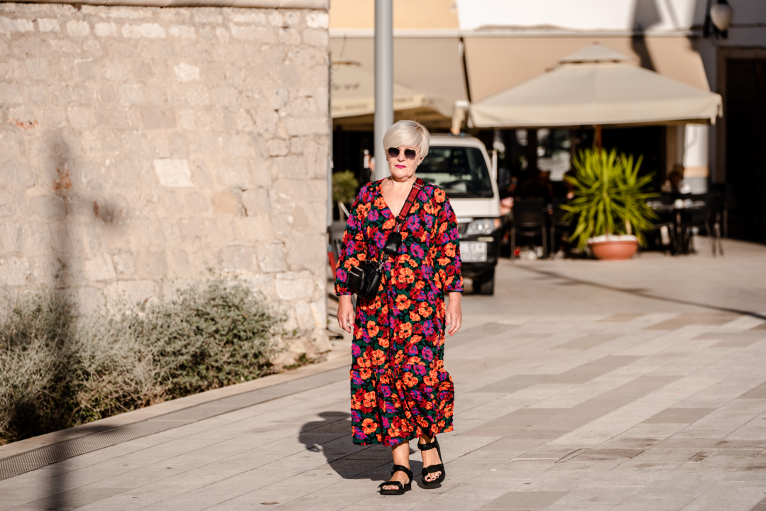 Lijepe dame u urbanim i opuštenim kombinacijama ukrale sve poglede u gradu