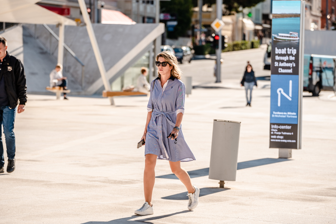 Lijepe dame u urbanim i opuštenim kombinacijama ukrale sve poglede u gradu