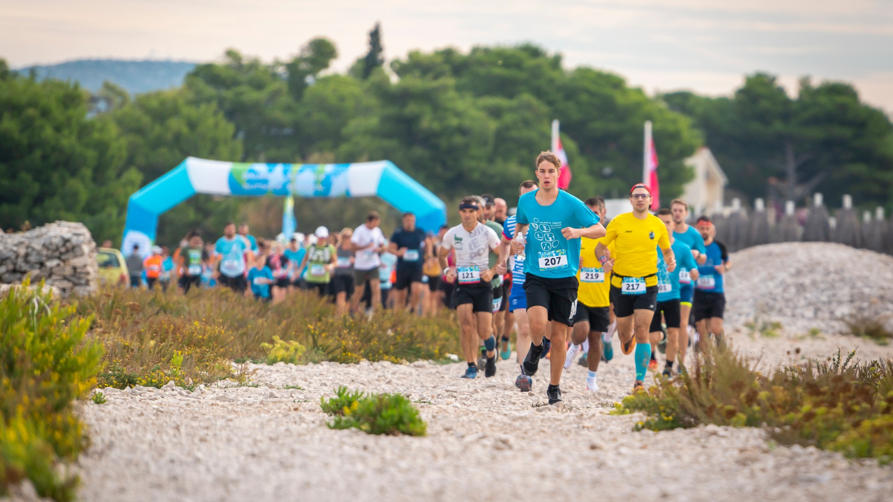 Oko 350 sudionika uživalo je u brojnim sportskim aktivnostima proteklog vikenda na Malom Vignju, Zlarinu i Baldekinu!