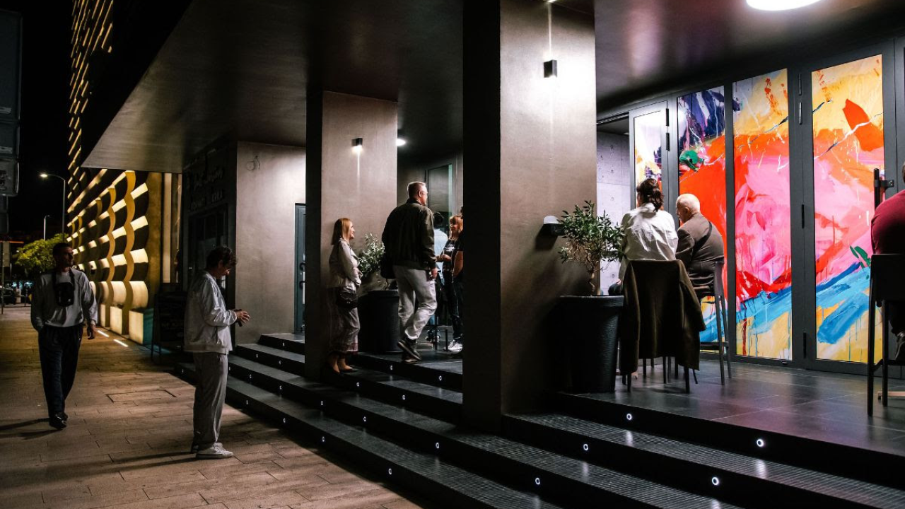 Večeras ples, u srijedu komedija 'Nosila je rubac črleni', u petak Božo Vrećo i Edin Karamazov