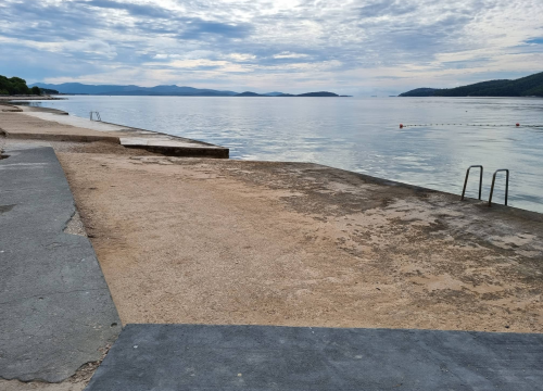Fotografija 2 - Sanacija plaže u Zablaću neće skoro: Grad raskinuo ugovor s izvođačem radova, traže novog