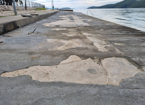 Fotografija 7 - Sanacija plaže u Zablaću neće skoro: Grad raskinuo ugovor s izvođačem radova, traže novog