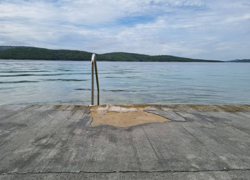 Fotografija 9 - Sanacija plaže u Zablaću neće skoro: Grad raskinuo ugovor s izvođačem radova, traže novog